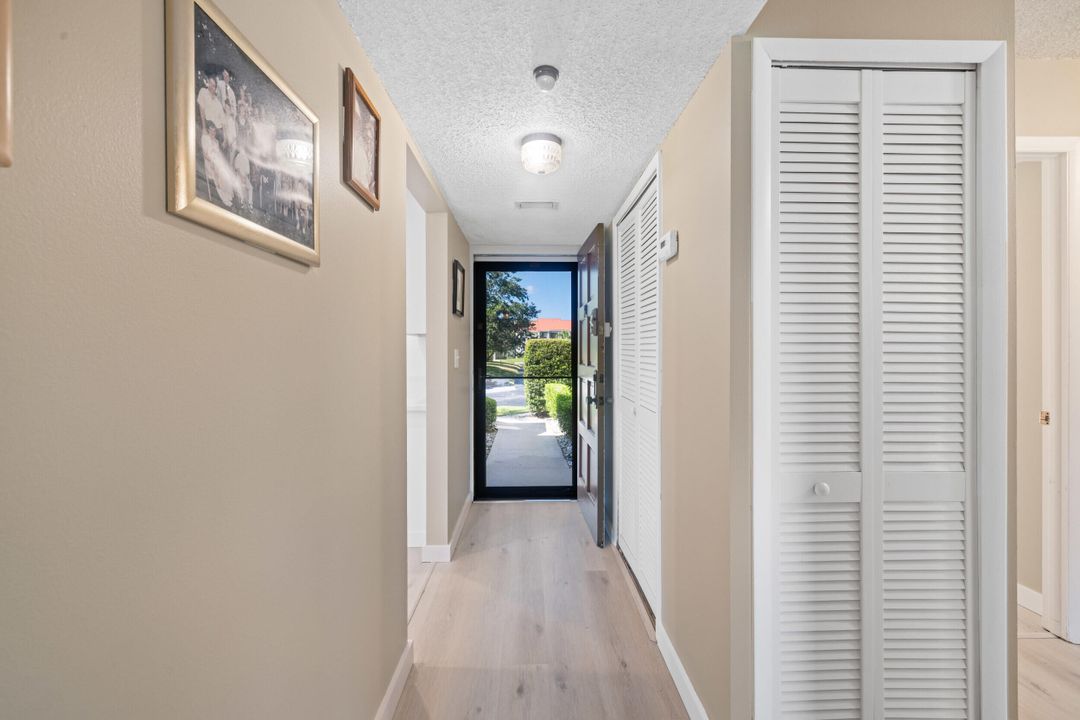 For Sale: $295,000 (2 beds, 2 baths, 1186 Square Feet)