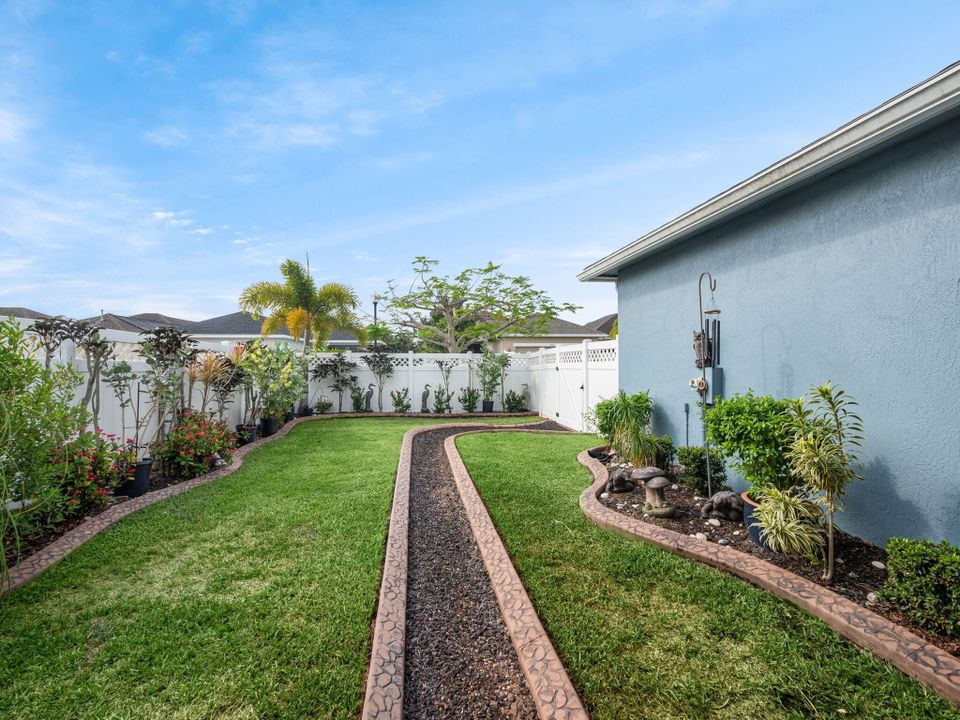 For Sale: $472,000 (3 beds, 2 baths, 2115 Square Feet)
