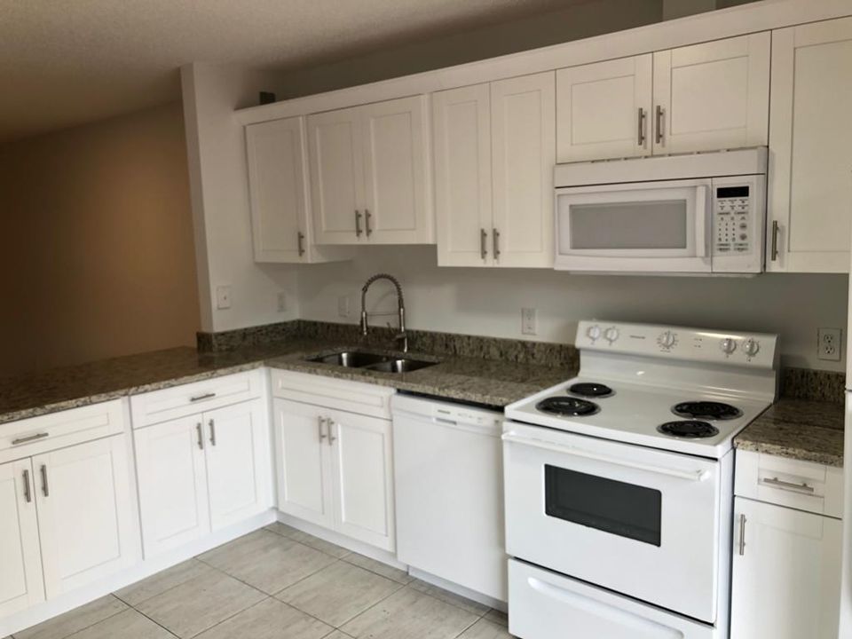 Active With Contract: $2,350 (3 beds, 2 baths, 1312 Square Feet)