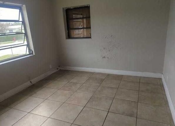 Active With Contract: $199,900 (3 beds, 1 baths, 972 Square Feet)