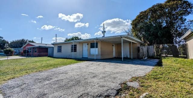 Active With Contract: $199,900 (3 beds, 1 baths, 972 Square Feet)