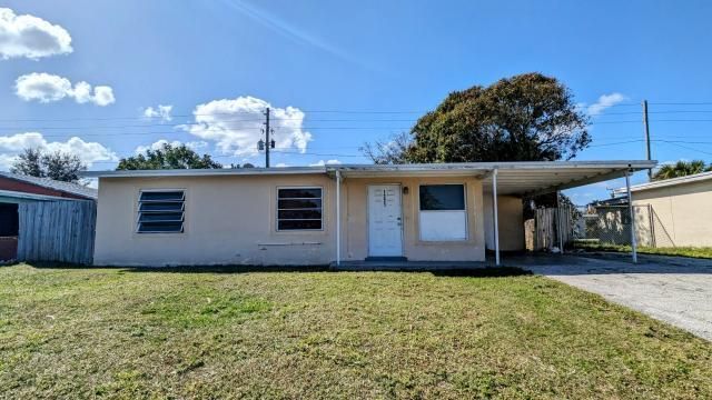 Active With Contract: $199,900 (3 beds, 1 baths, 972 Square Feet)