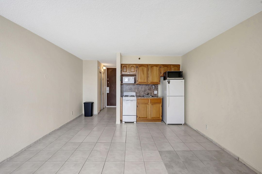 For Rent: $1,995 (0 beds, 1 baths, 385 Square Feet)
