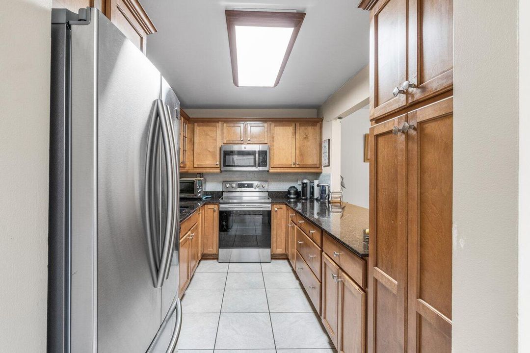 For Sale: $369,000 (2 beds, 2 baths, 1302 Square Feet)