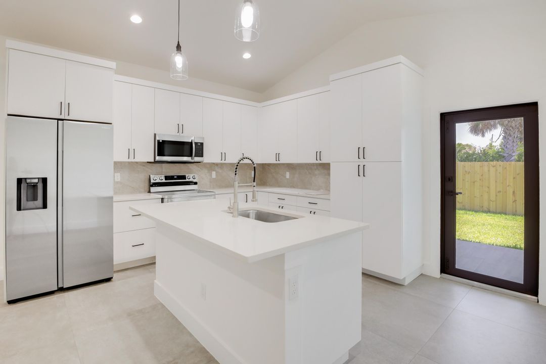 For Sale: $525,000 (4 beds, 2 baths, 1532 Square Feet)