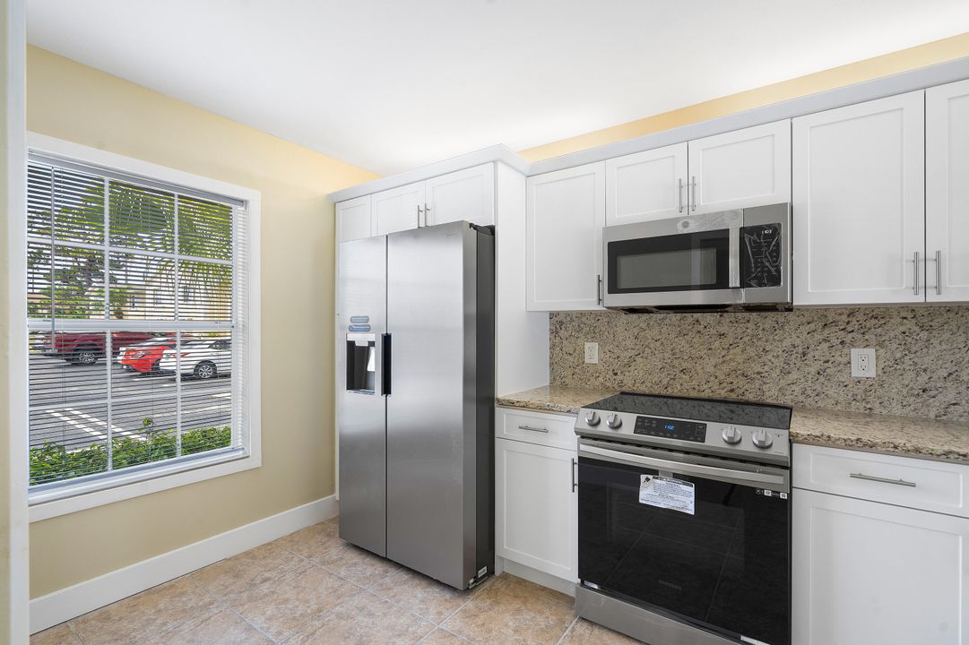 For Sale: $334,999 (2 beds, 2 baths, 1195 Square Feet)