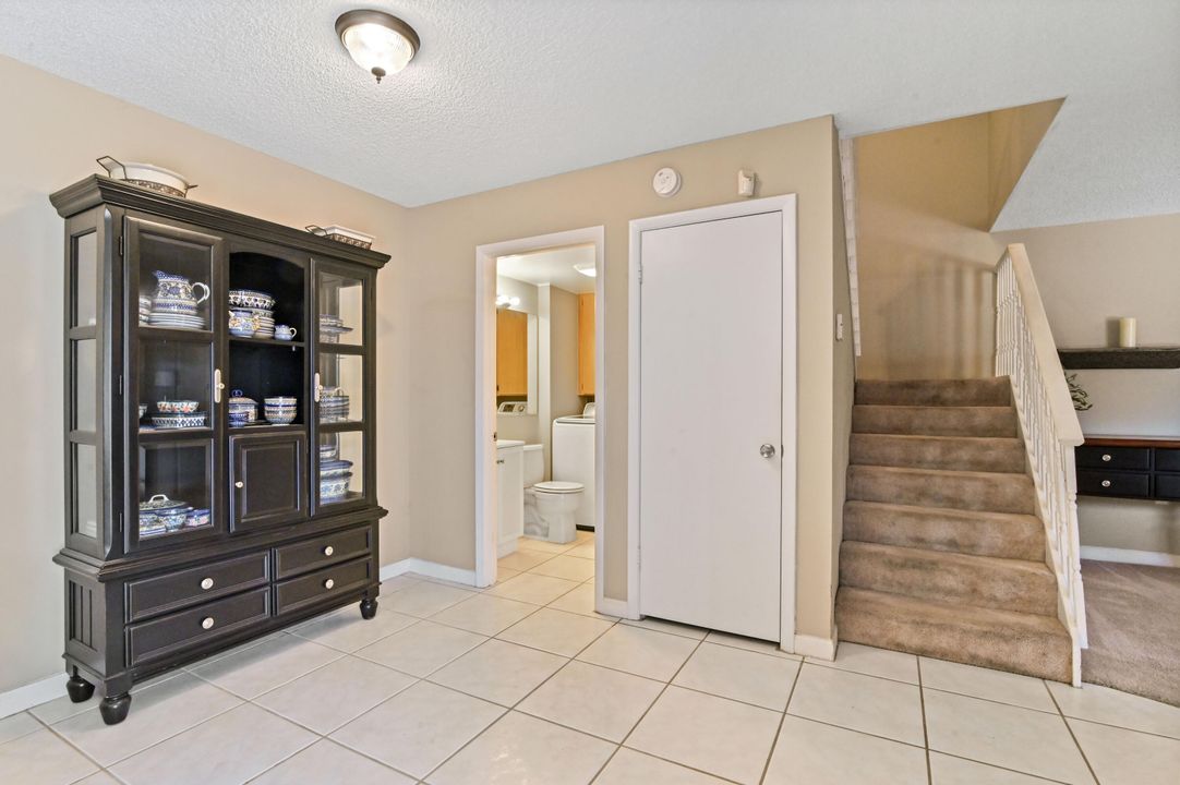 Active With Contract: $299,900 (2 beds, 2 baths, 1236 Square Feet)