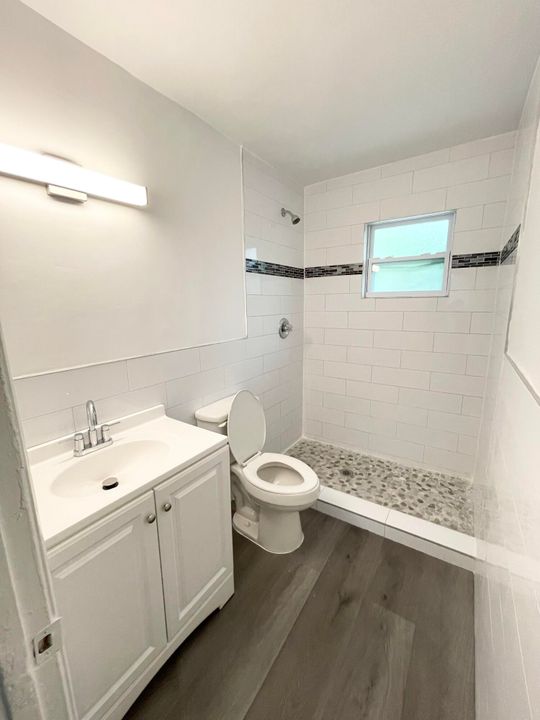 Active With Contract: $285,000 (2 beds, 2 baths, 875 Square Feet)