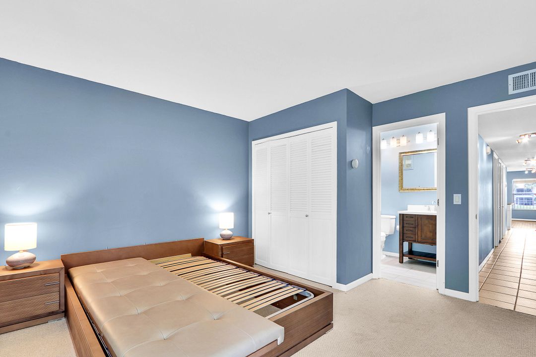 For Sale: $325,000 (2 beds, 2 baths, 770 Square Feet)