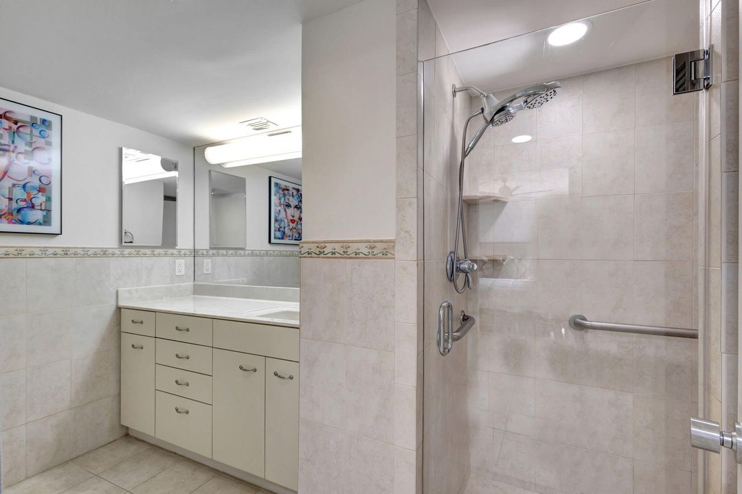 For Sale: $775,000 (2 beds, 2 baths, 1295 Square Feet)