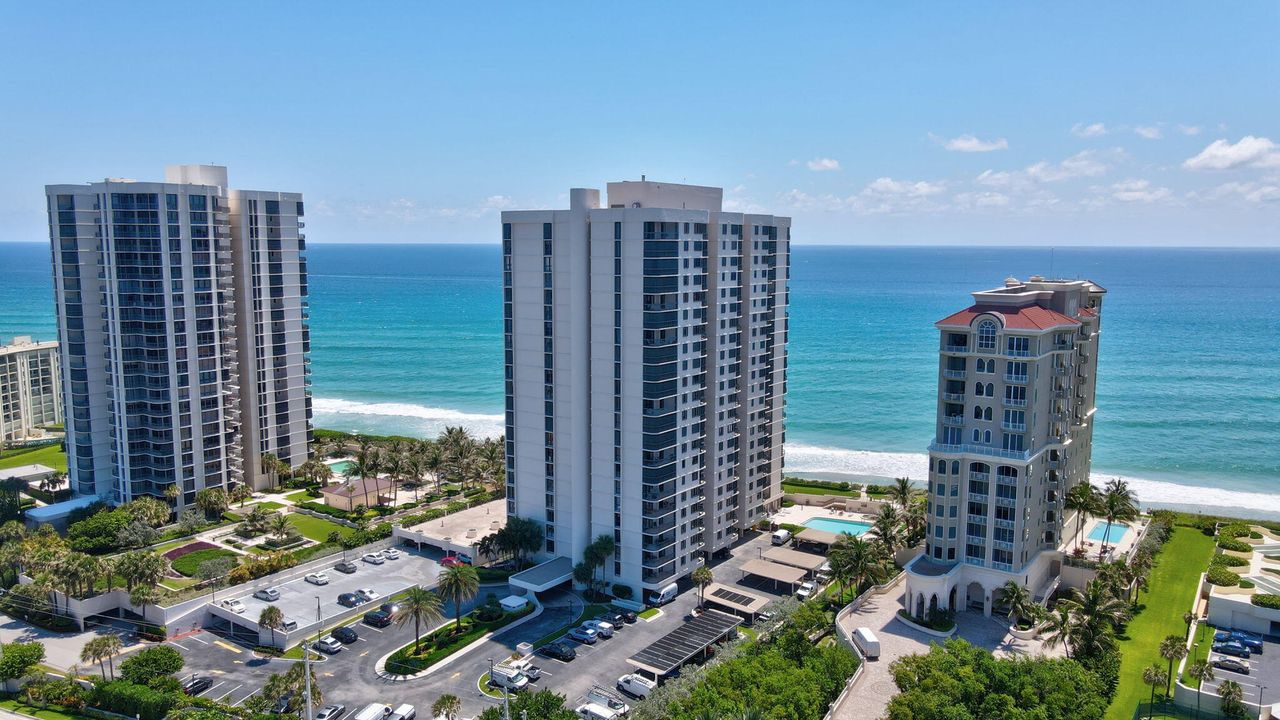 For Sale: $775,000 (2 beds, 2 baths, 1295 Square Feet)