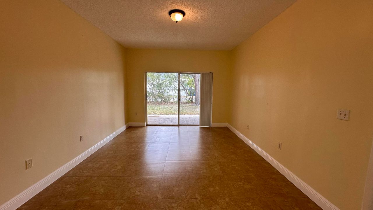 Active With Contract: $2,500 (3 beds, 2 baths, 1364 Square Feet)