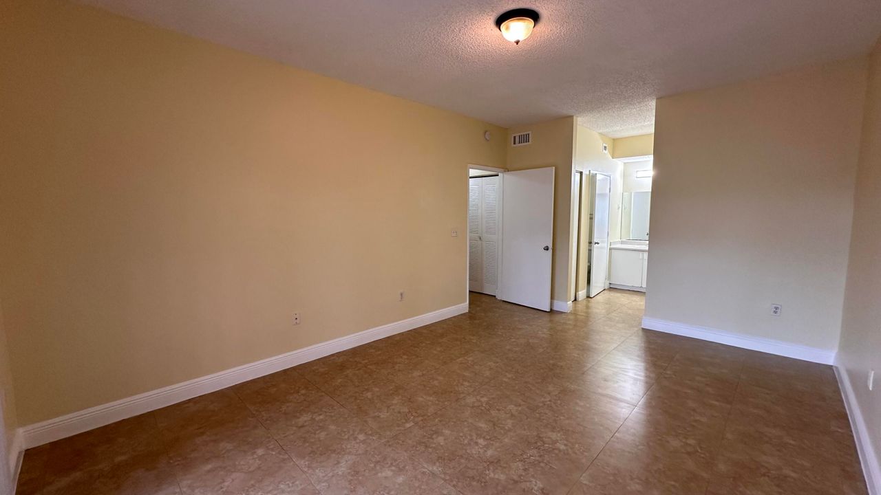 Active With Contract: $2,500 (3 beds, 2 baths, 1364 Square Feet)