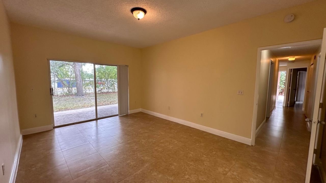 Active With Contract: $2,500 (3 beds, 2 baths, 1364 Square Feet)