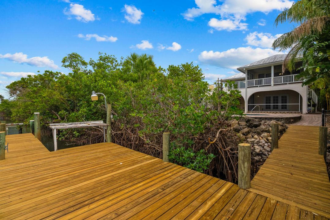 For Sale: $1,350,000 (3 beds, 3 baths, 2540 Square Feet)