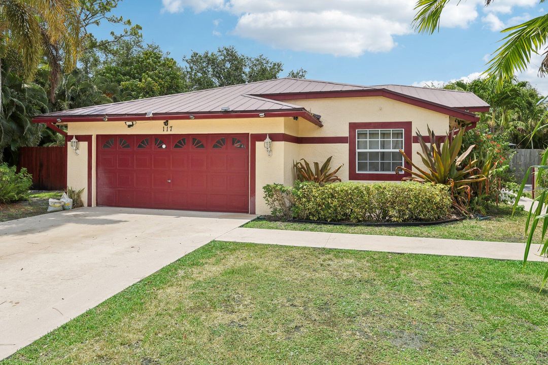 Active With Contract: $555,000 (4 beds, 2 baths, 1918 Square Feet)