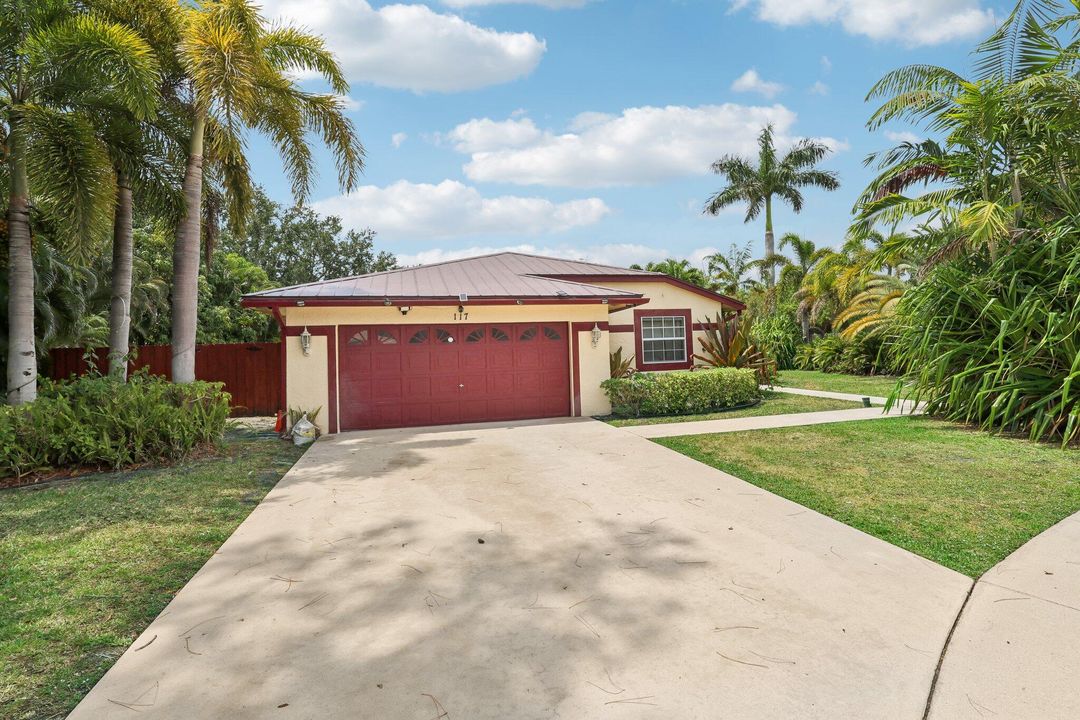 Active With Contract: $555,000 (4 beds, 2 baths, 1918 Square Feet)