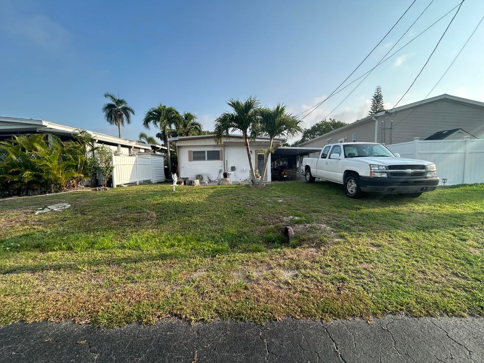 Active With Contract: $99,900 (3 beds, 1 baths, 890 Square Feet)