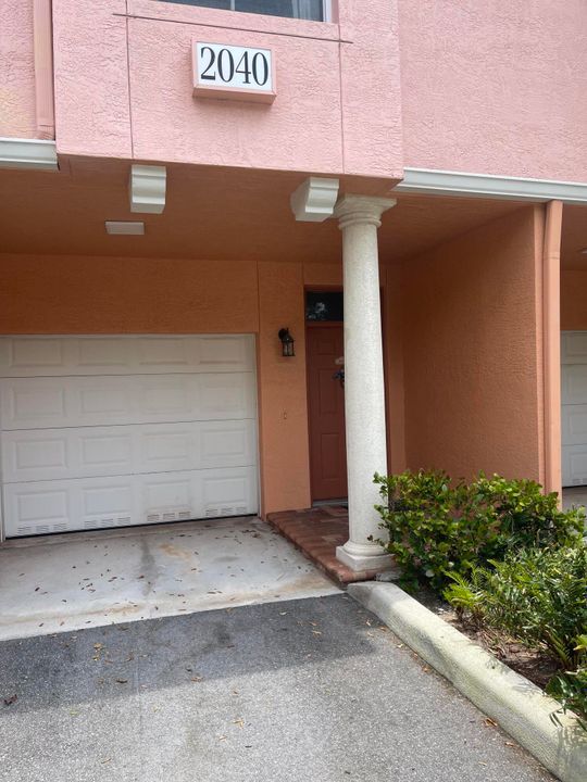 Active With Contract: $3,000 (3 beds, 2 baths, 1433 Square Feet)