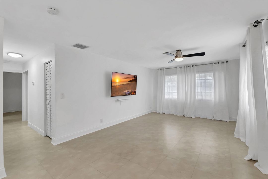For Sale: $264,500 (2 beds, 2 baths, 1238 Square Feet)