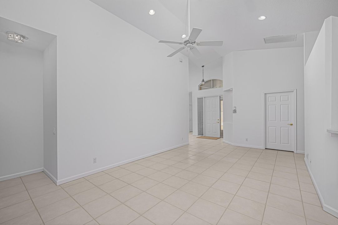 Active With Contract: $335,000 (2 beds, 2 baths, 1661 Square Feet)