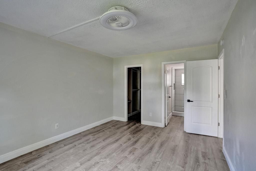 For Sale: $239,000 (1 beds, 1 baths, 696 Square Feet)