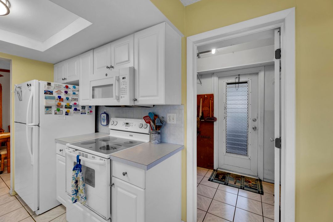 For Sale: $314,000 (2 beds, 2 baths, 1331 Square Feet)