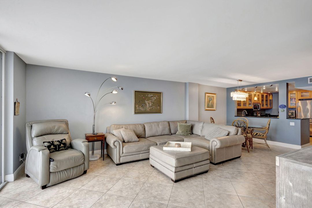 For Sale: $649,000 (2 beds, 2 baths, 1201 Square Feet)