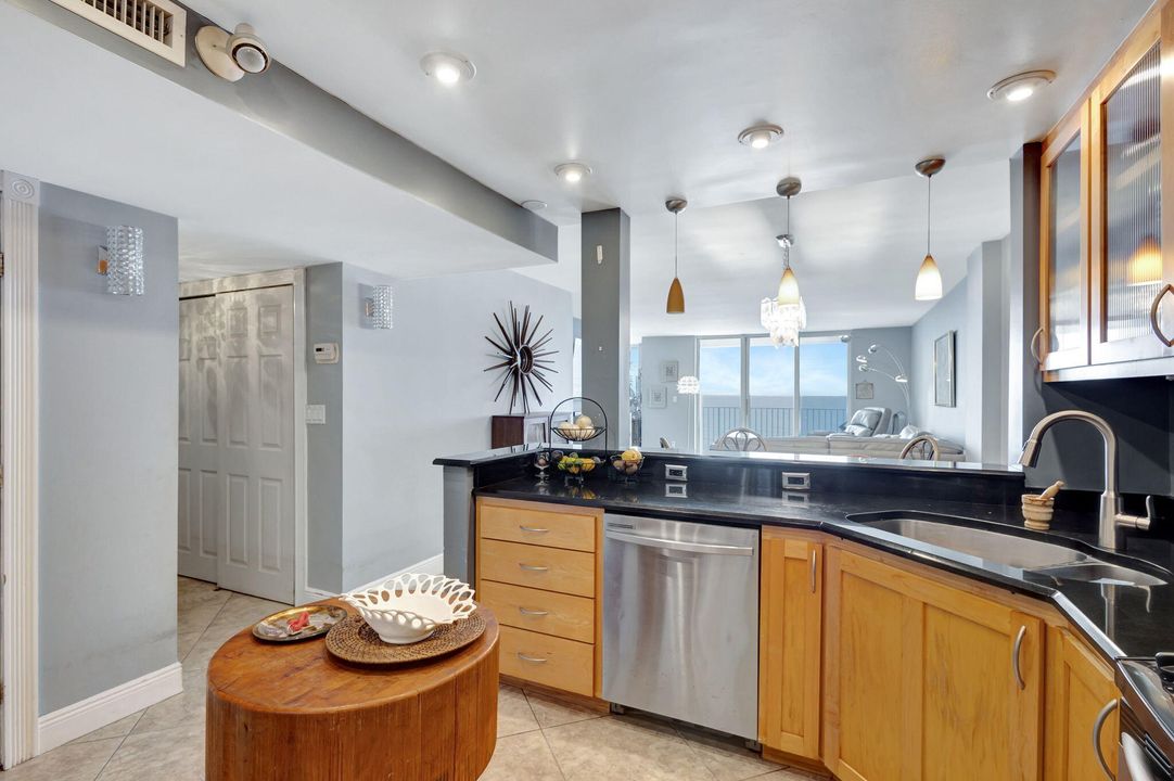 For Sale: $649,000 (2 beds, 2 baths, 1201 Square Feet)