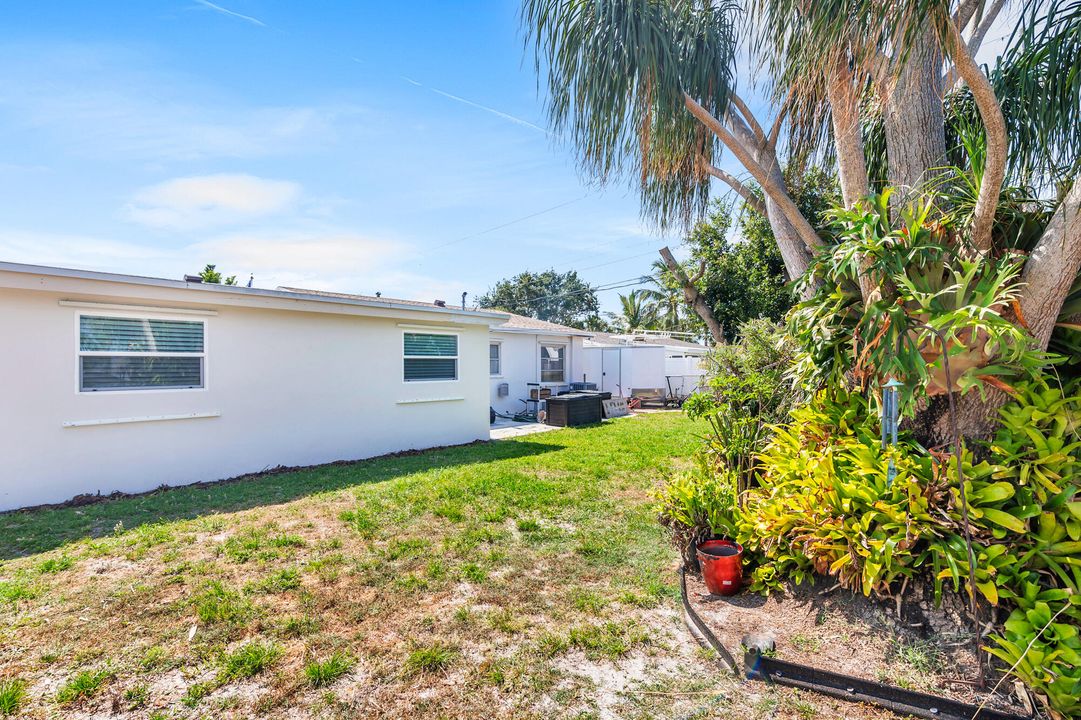 For Sale: $575,000 (4 beds, 2 baths, 1564 Square Feet)