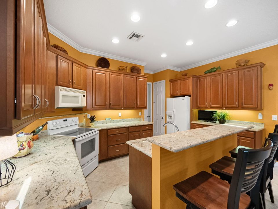 For Sale: $449,000 (2 beds, 2 baths, 2086 Square Feet)
