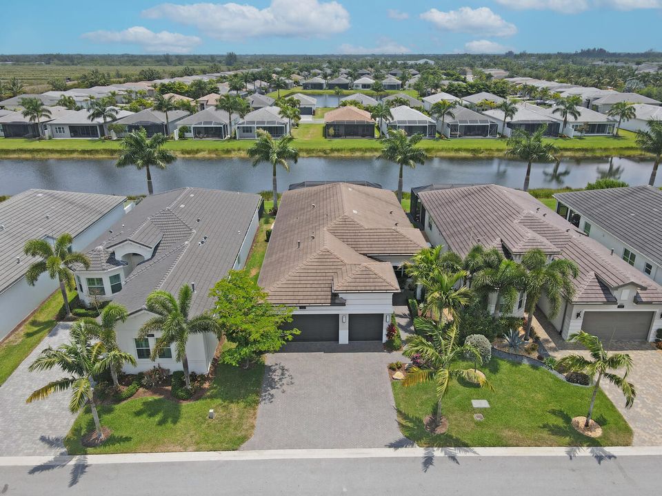 Active With Contract: $1,110,000 (3 beds, 3 baths, 2166 Square Feet)