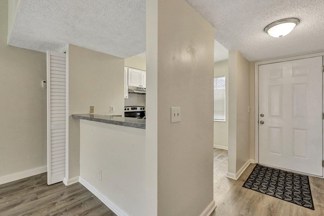 For Sale: $315,000 (2 beds, 2 baths, 1206 Square Feet)