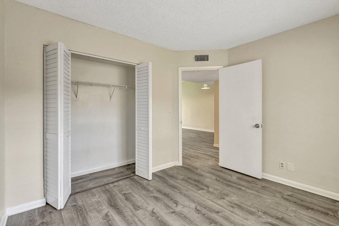 For Sale: $315,000 (2 beds, 2 baths, 1206 Square Feet)