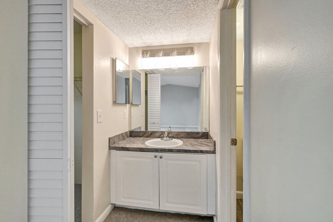 Active With Contract: $260,000 (2 beds, 2 baths, 1206 Square Feet)