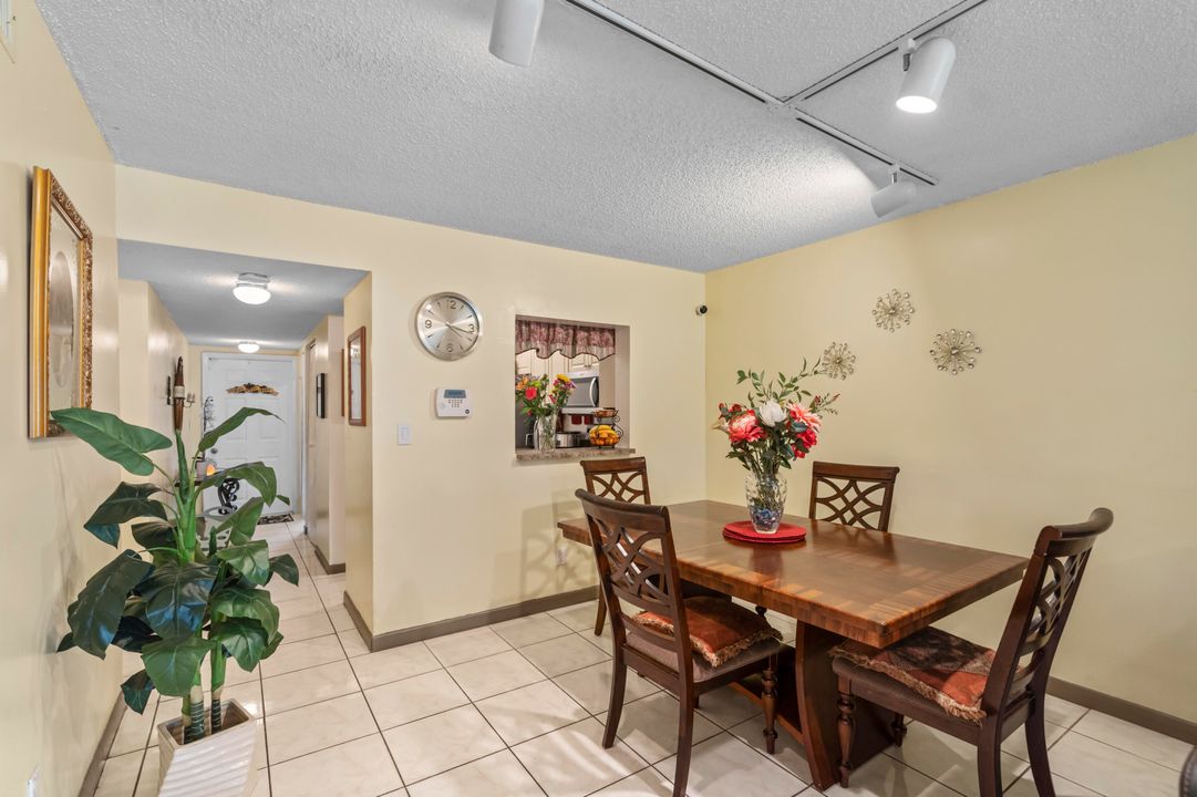 For Sale: $250,000 (2 beds, 2 baths, 1075 Square Feet)
