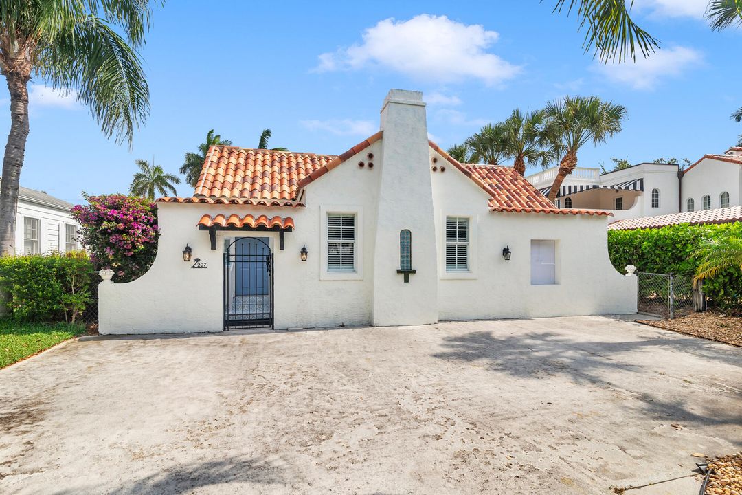 Active With Contract: $1,149,000 (3 beds, 2 baths, 1548 Square Feet)