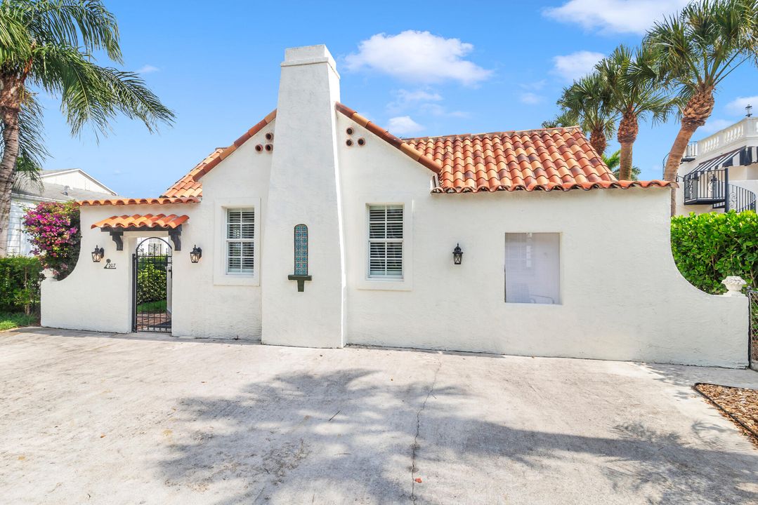 For Sale: $1,149,000 (3 beds, 2 baths, 1548 Square Feet)
