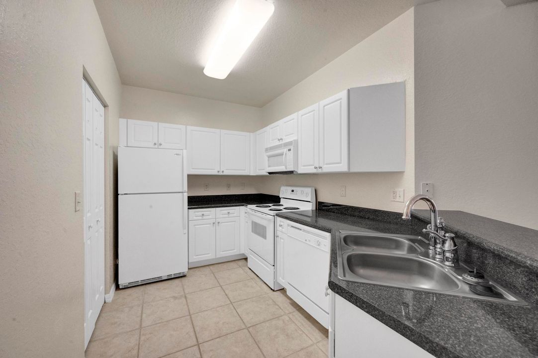 For Rent: $1,800 (1 beds, 1 baths, 776 Square Feet)