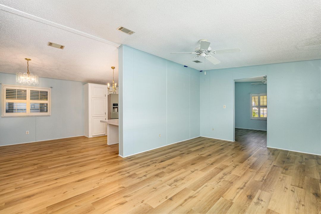For Sale: $200,000 (2 beds, 2 baths, 1296 Square Feet)