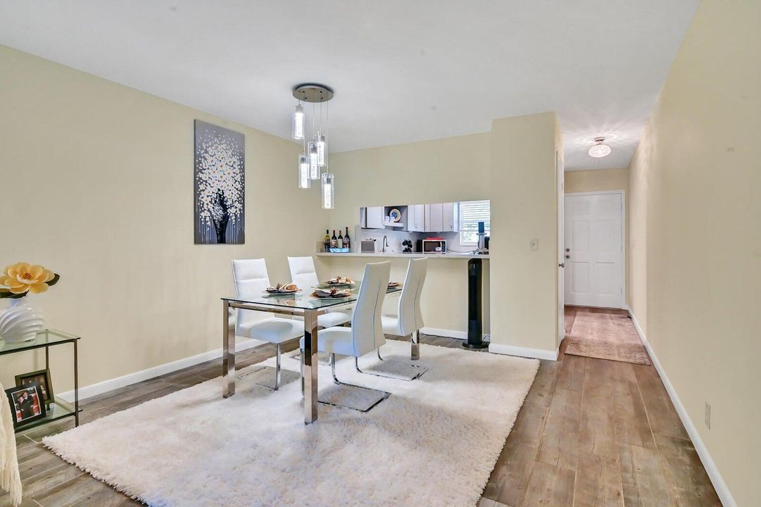 Active With Contract: $1,975 (1 beds, 1 baths, 861 Square Feet)