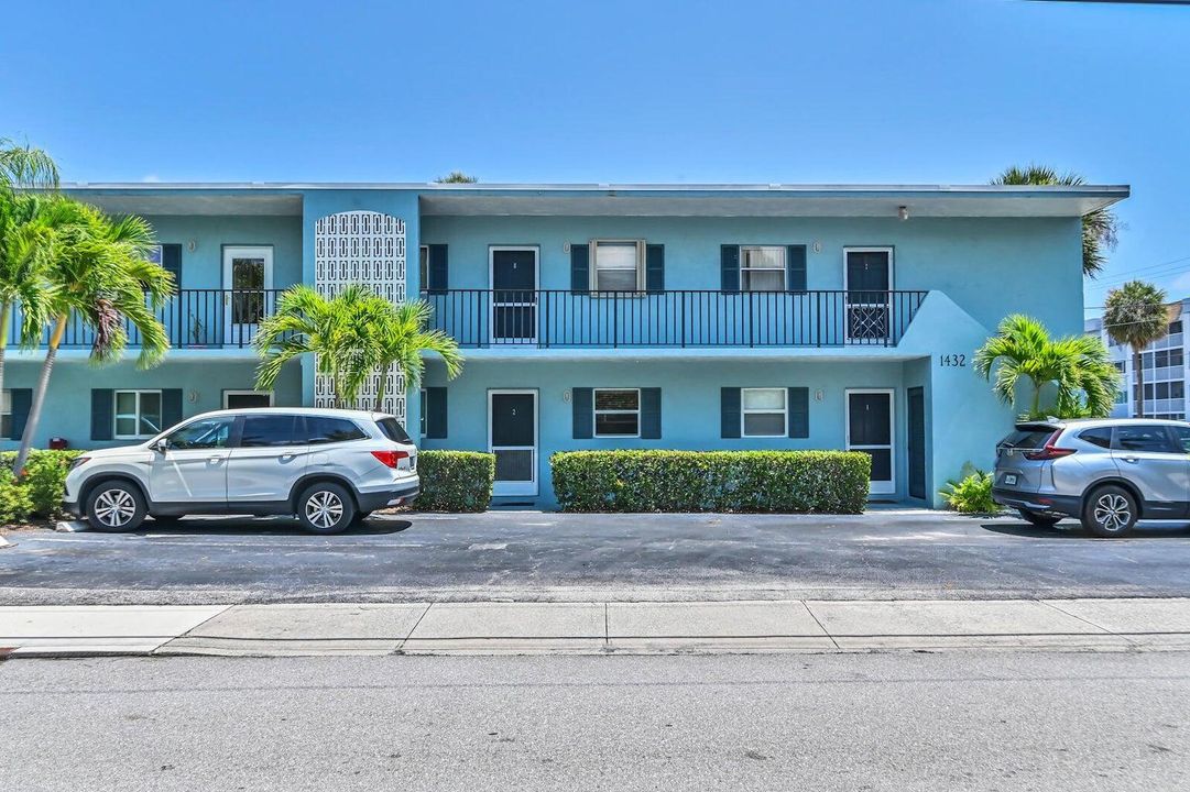 Active With Contract: $1,975 (1 beds, 1 baths, 861 Square Feet)
