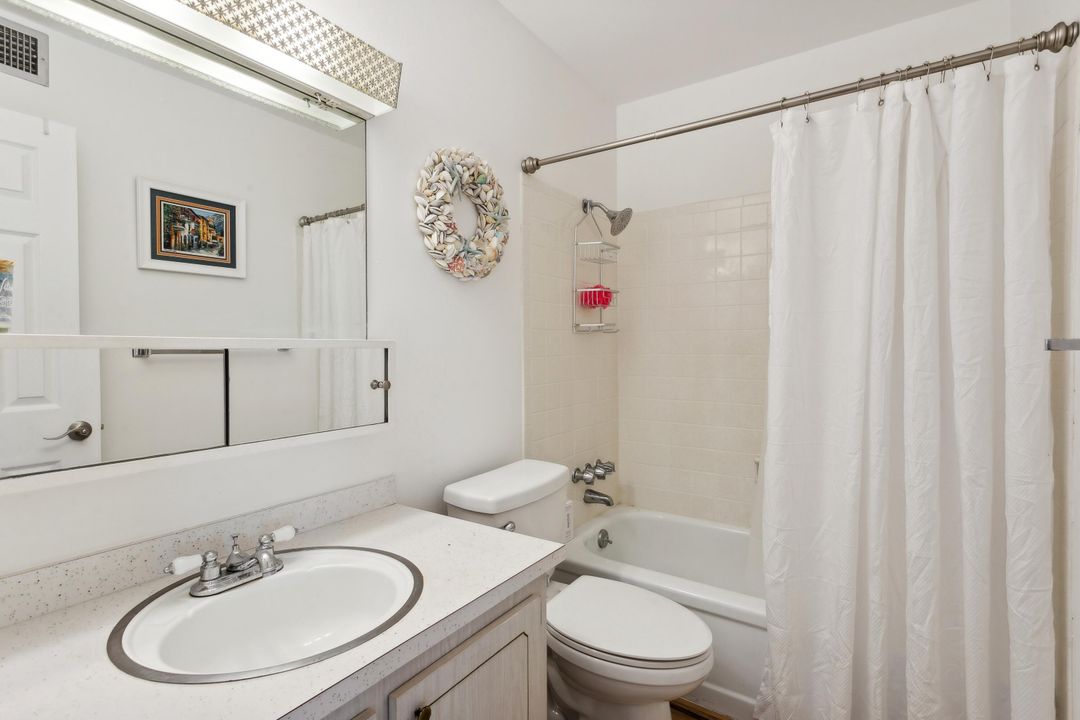 For Sale: $205,000 (2 beds, 2 baths, 894 Square Feet)