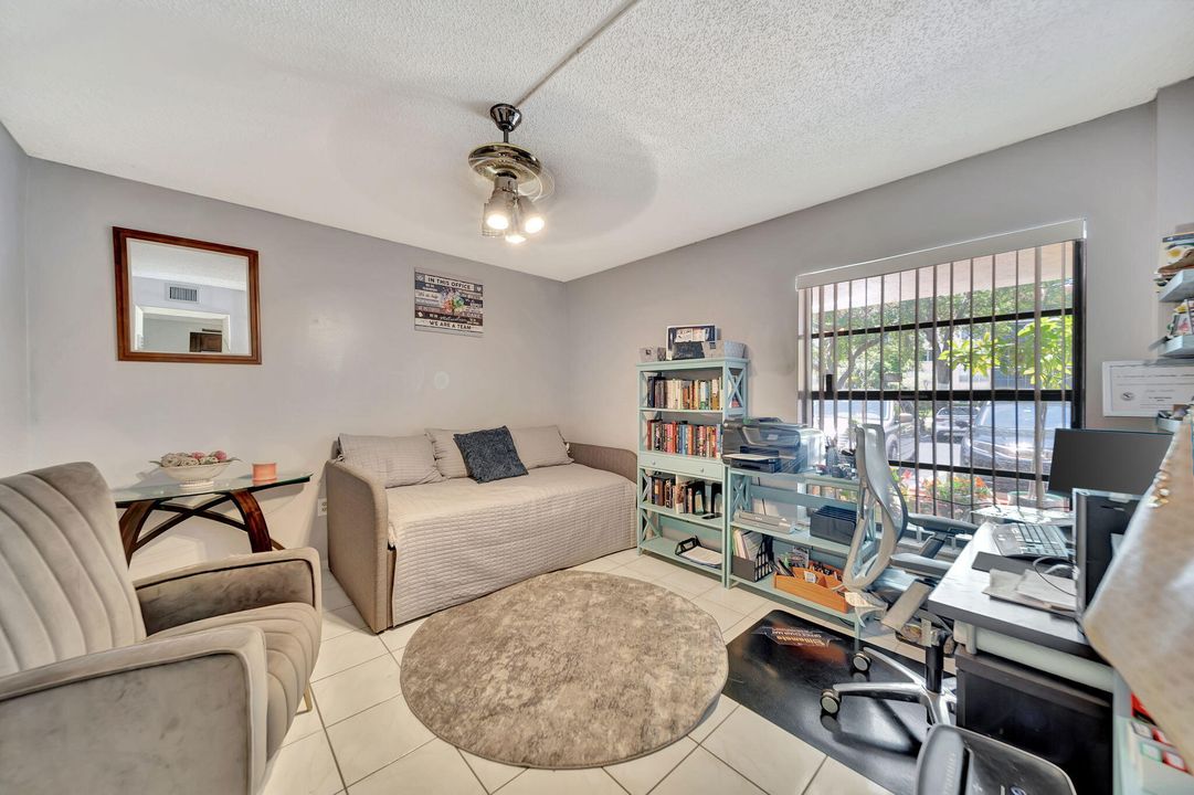 Active With Contract: $229,000 (2 beds, 2 baths, 1280 Square Feet)