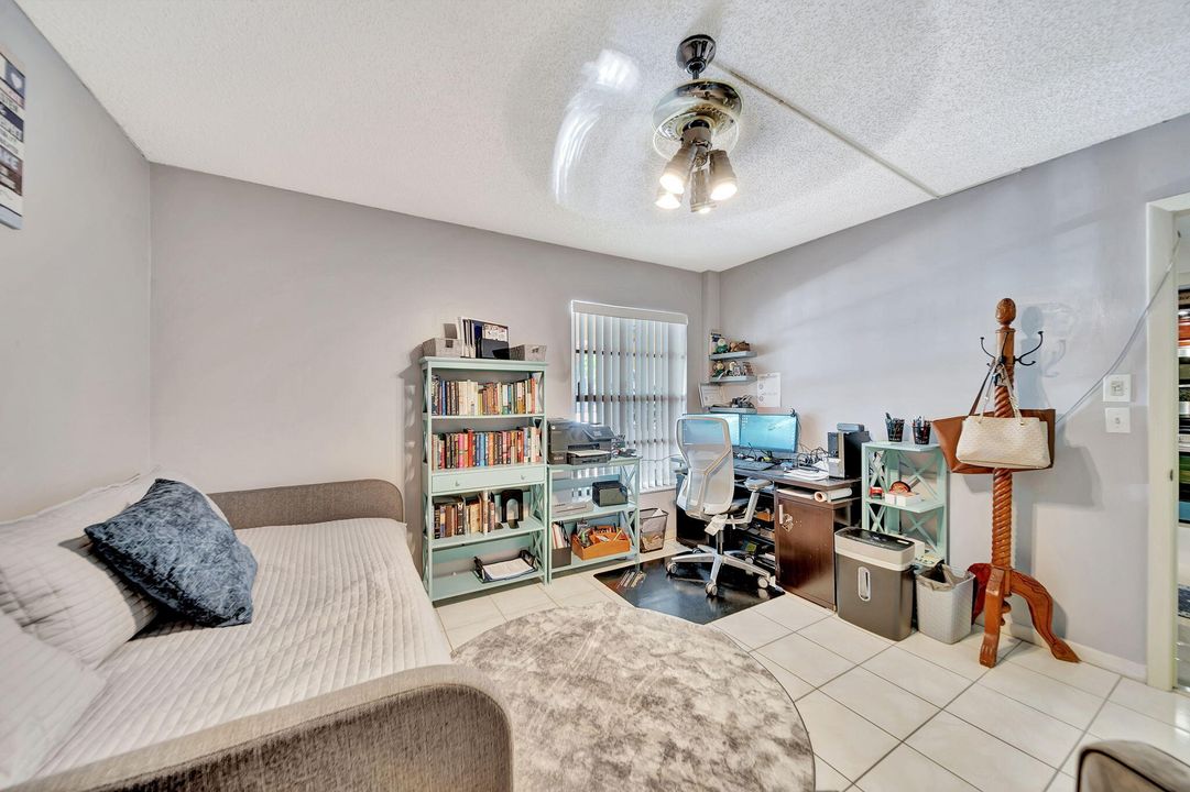Active With Contract: $229,000 (2 beds, 2 baths, 1280 Square Feet)