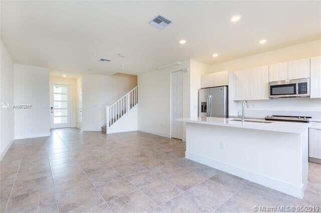 For Rent: $3,600 (3 beds, 2 baths, 1476 Square Feet)