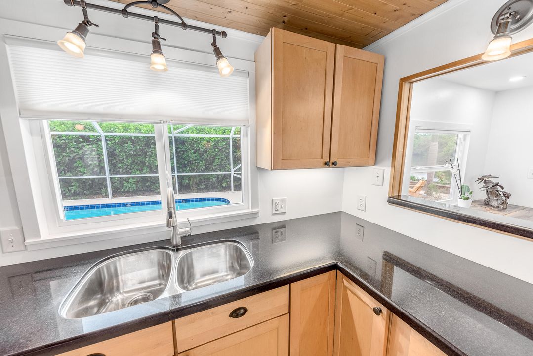 For Sale: $455,000 (2 beds, 2 baths, 1844 Square Feet)
