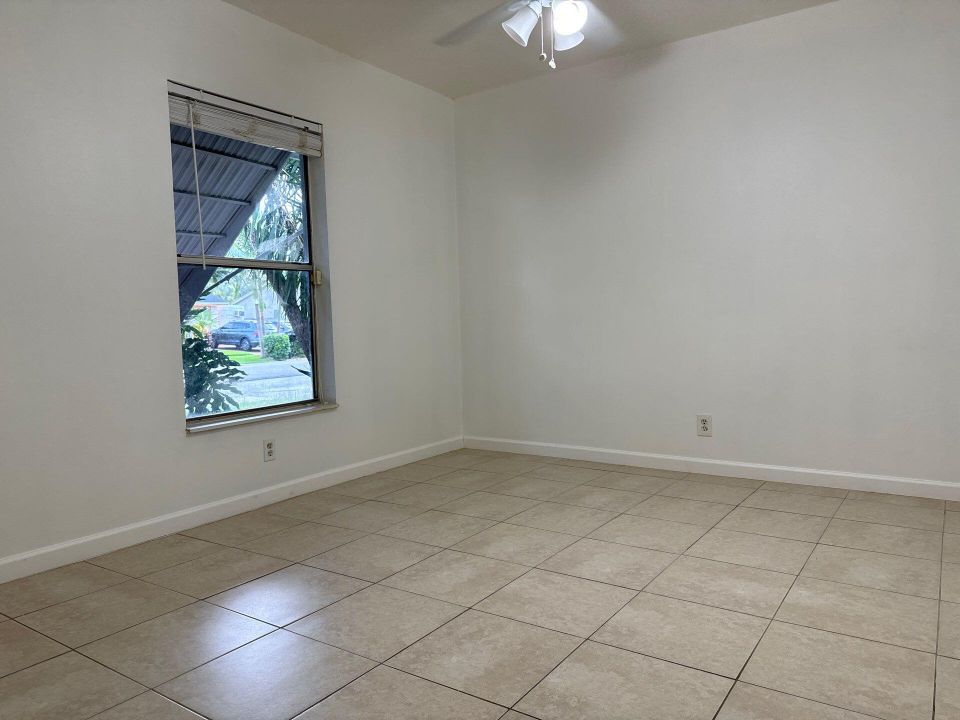 Active With Contract: $445,000 (2 beds, 2 baths, 1140 Square Feet)