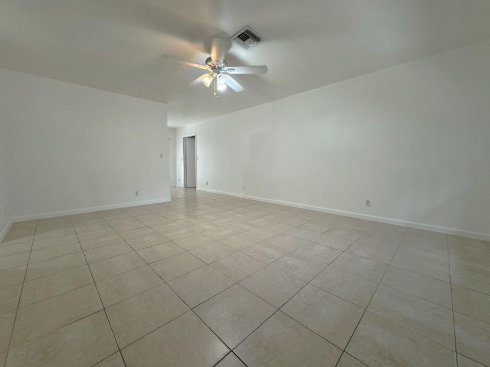 Active With Contract: $445,000 (2 beds, 2 baths, 1140 Square Feet)