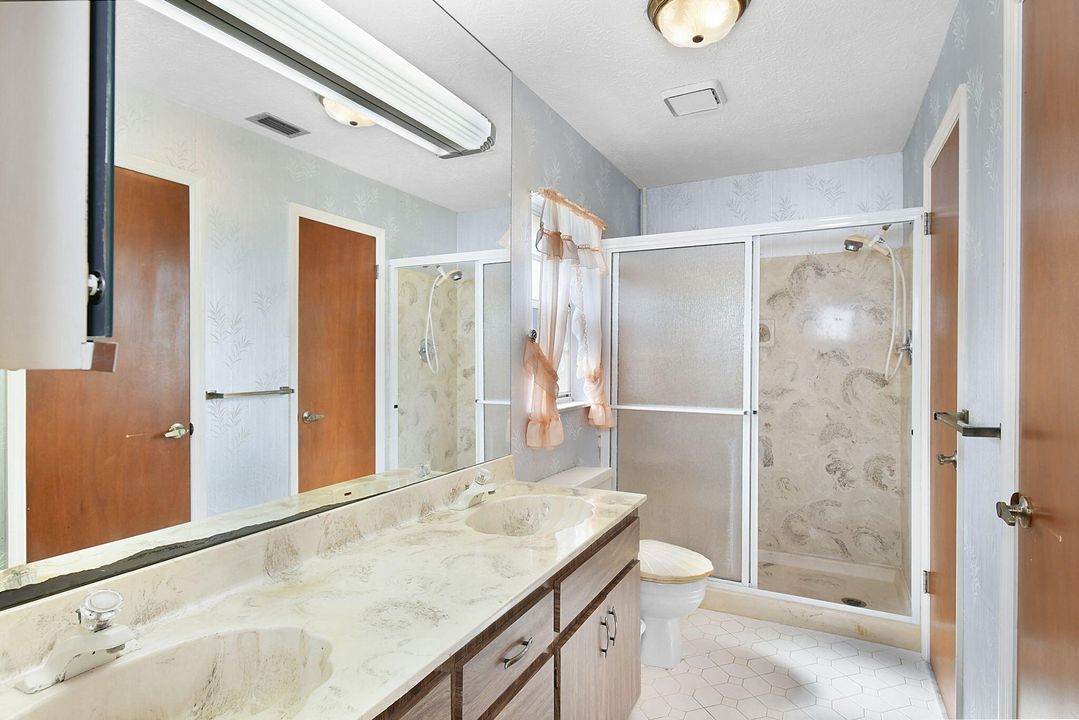 待售: $950,000 (2 贝兹, 2 浴室, 1604 平方英尺)
